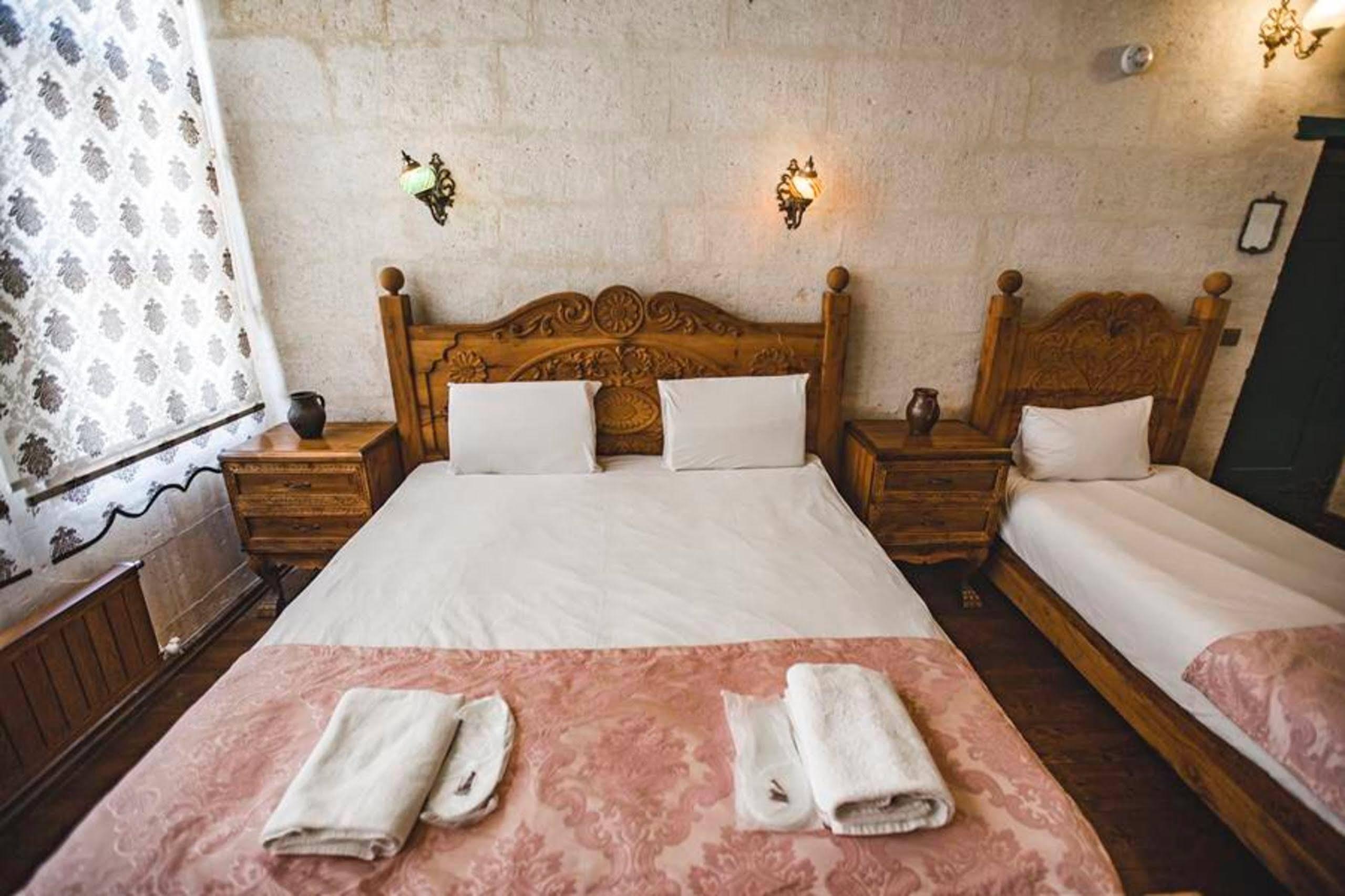Kardesler Cave Hotel Ürgüp Ngoại thất bức ảnh